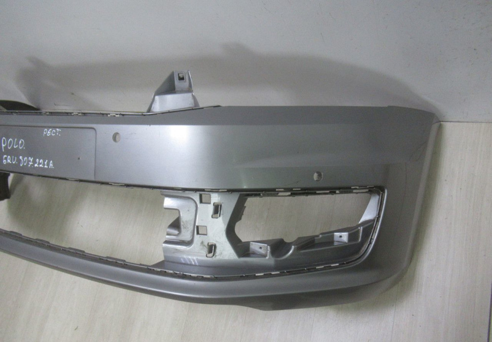 Бампер передний Volkswagen Polo 5 Sedan (15>) oem 6RU807221A