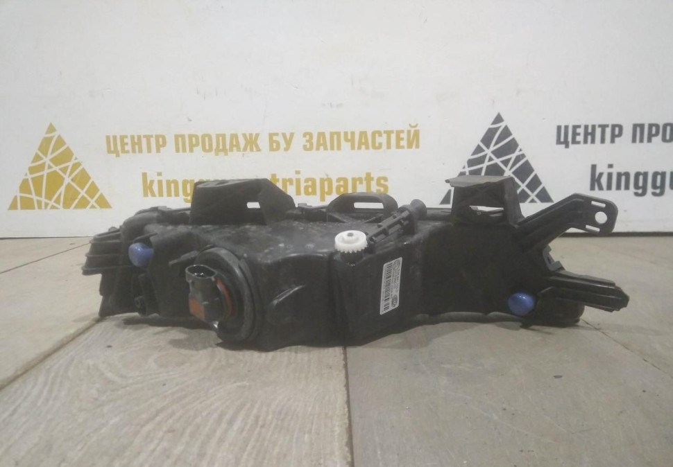Фара противотуманная правая бу Skoda Rapid рестайлинг OEM 5JA941700D