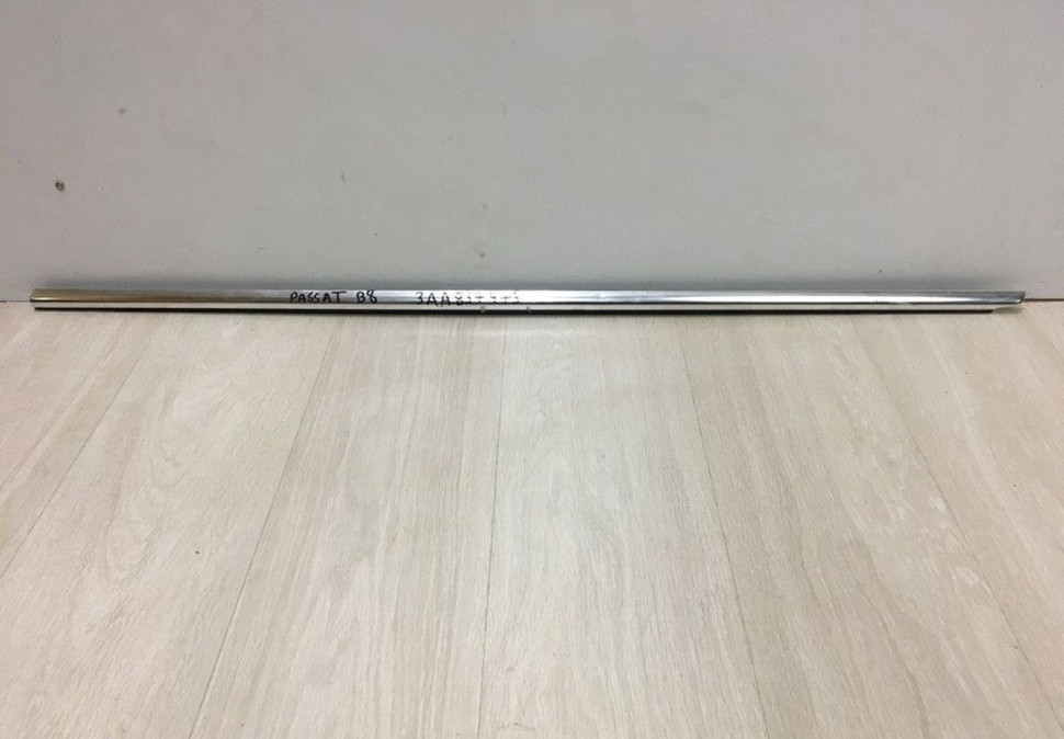 Молдинг стекла двери передний левый наружный Volkswagen Passat B7 oem 3aa837475