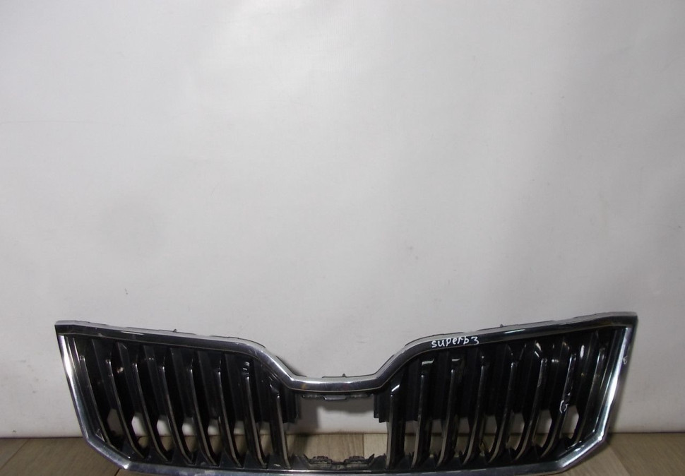 Решетка радиатора бу Skoda Superb 3 OEM 3V0853653B