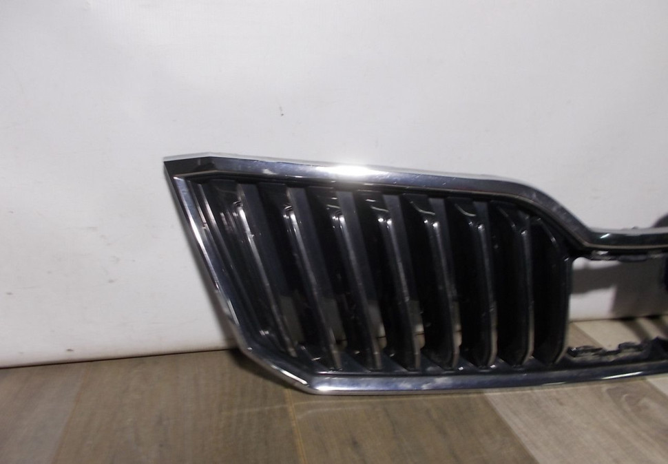 Решетка радиатора бу Skoda Superb 3 OEM 3V0853653B Решетка радиатора бу Skoda Superb 3 OEM 3V0853653B