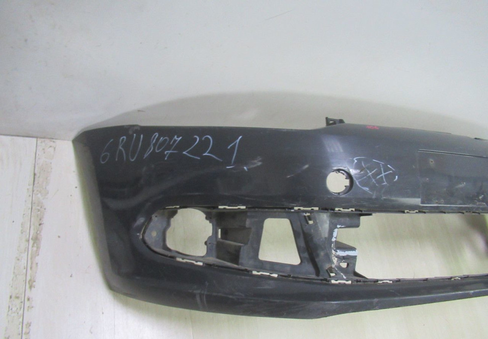 Бампер передний Volkswagen Polo oem 6RU807221