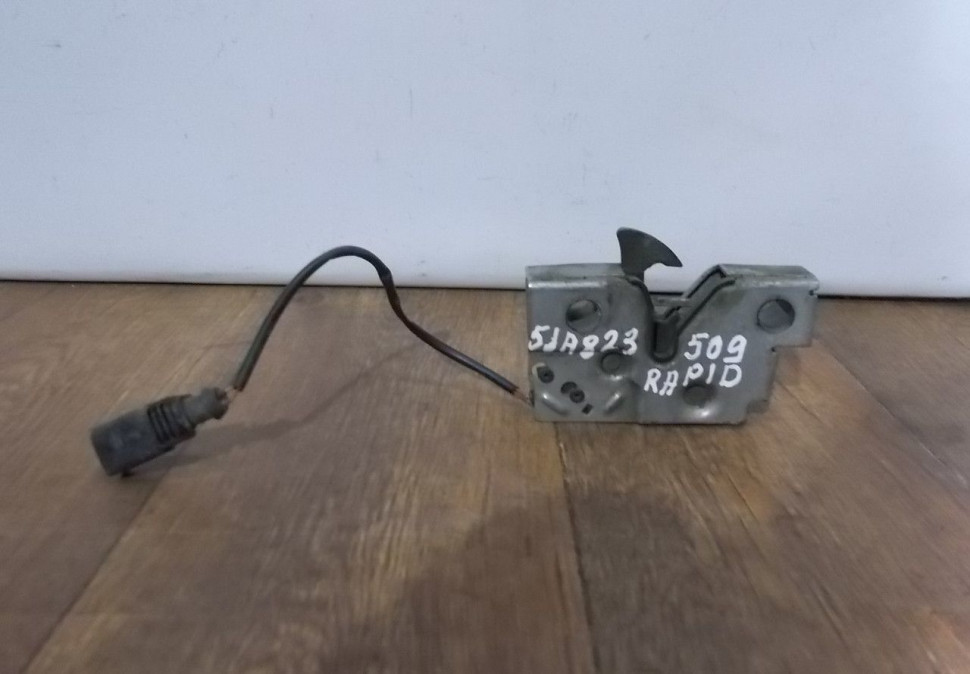 Замок капота бу Skoda Rapid OEM 5JA823509