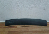 Рама (накладка) заднего стекла Volkswagen Tiguan (07>) oem 5N0867707C (скл-3)