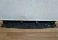 Рама (накладка) заднего стекла Volkswagen Tiguan (07>) oem 5N0867707C (скл-3)