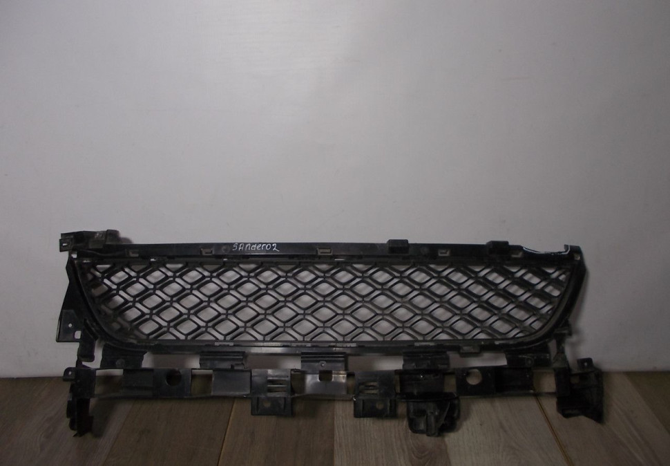 Решетка переднего бампера бу Renault Sandero Stepway 2 OEM 622548039R
