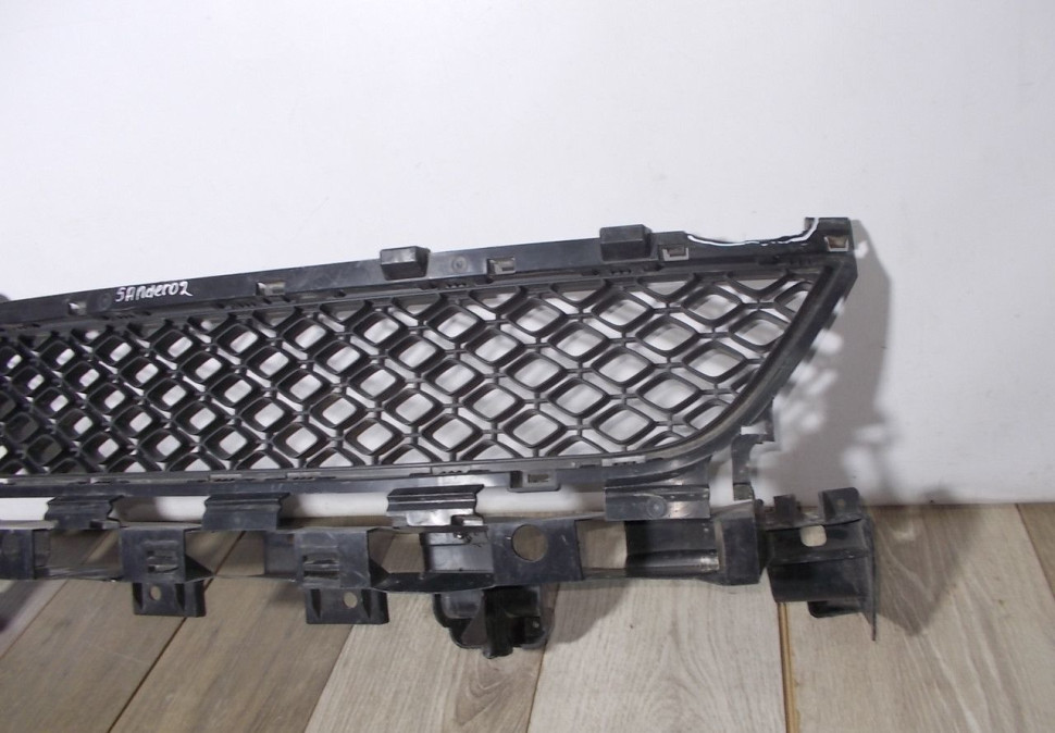 Решетка переднего бампера бу Renault Sandero Stepway 2 OEM 622548039R