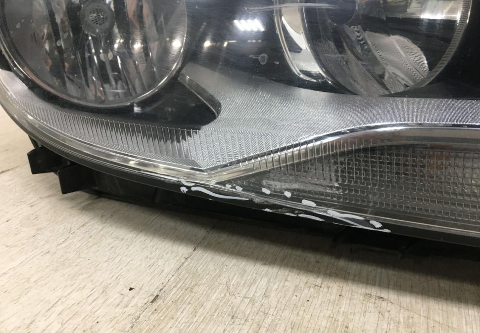 Фара правая Volkswagen Tiguan 1 2011 рестайлинг oem 5N1941006B