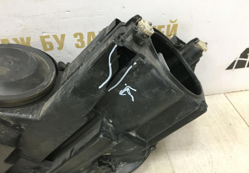 Фара правая Volkswagen Tiguan 1 2011 рестайлинг oem 5N1941006B