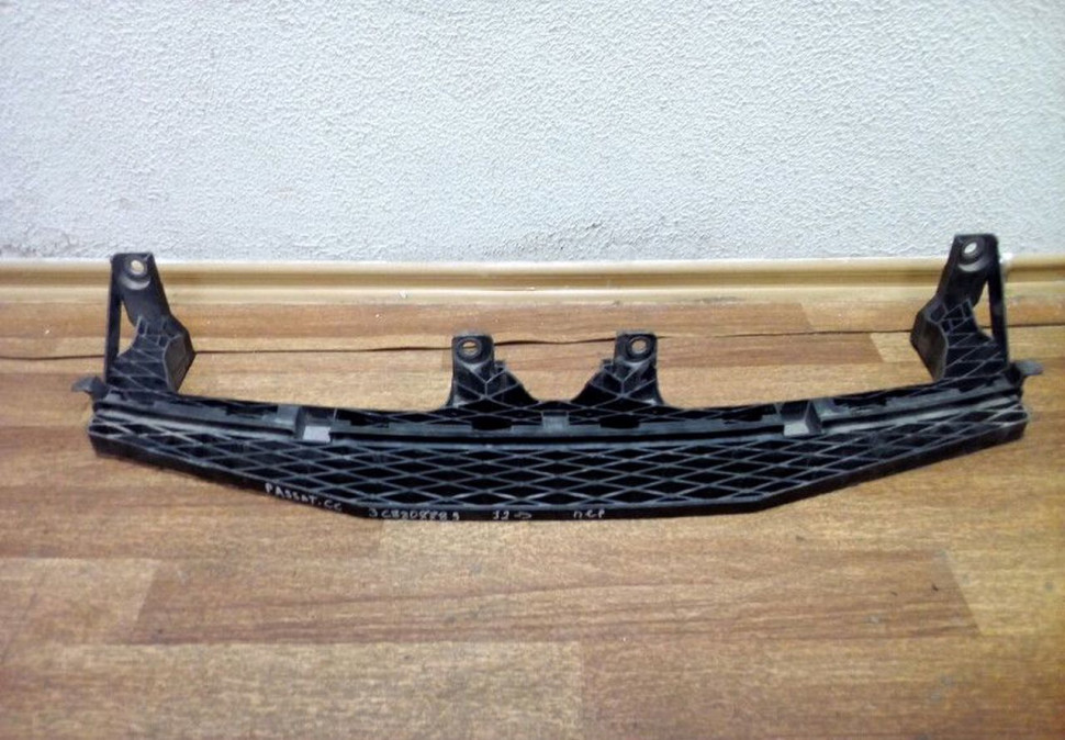 Усилитель пластиковый переднего бампера Volkswagen Passat CC 12- Oem 3C8807889