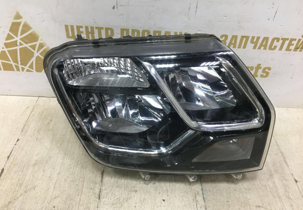 Фара правая Renault Duster рестайлинг OEM 260107307R