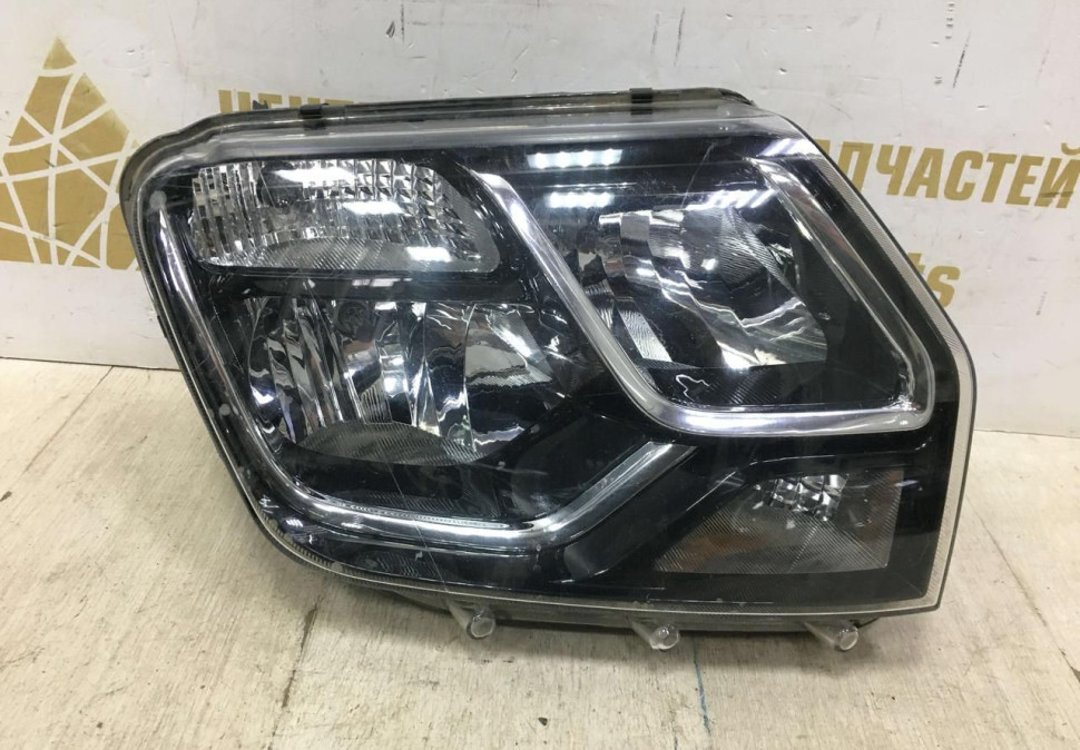 Фара правая Renault Duster рестайлинг OEM 260107307R