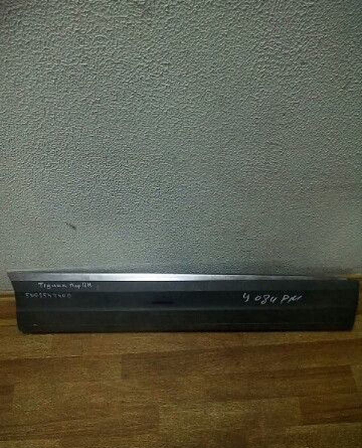 Молдинг двери передний правый Volkswagen Tiguan oem 5n0854940d