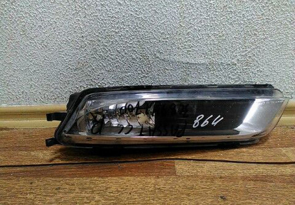 ПТФ передняя правая Volkswagen Passat CC сломано крепление oem 3c8941700