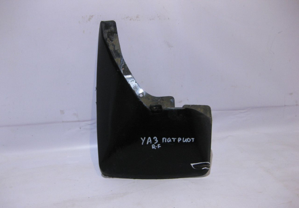 Брызговик передний правый Uaz Patriot (скл-3)
