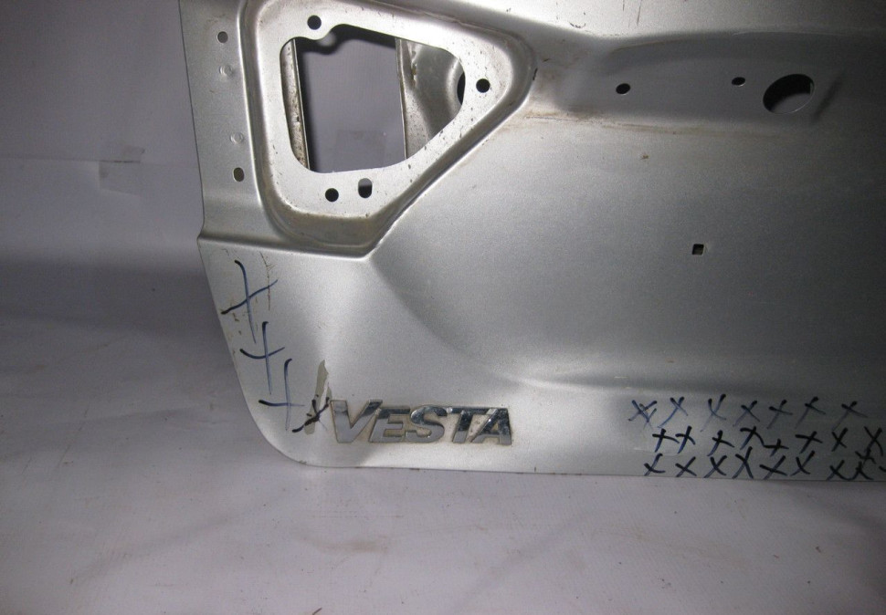Крышка багажника Lada Vesta (вмятина) (скл-3) Крышка багажника Lada Vesta (вмятина) (скл-3)