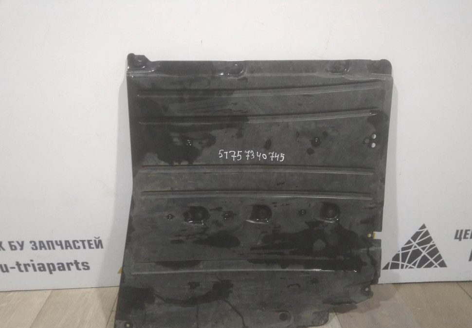 Защита днища средняя бу BMW 5 G30 OEM 51757340745
