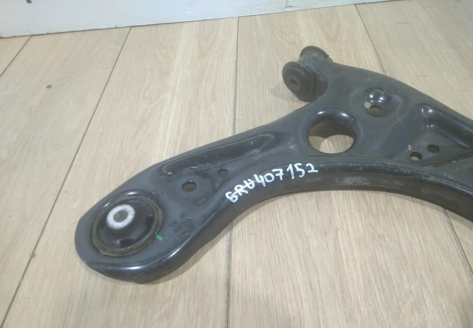 Рычаг передней правый бу Skoda Rapid OEM 6RU407152