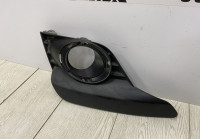 Решетка противотуманной фары левая Renault Logan 2 рестайлинг OEM 261A37637R
