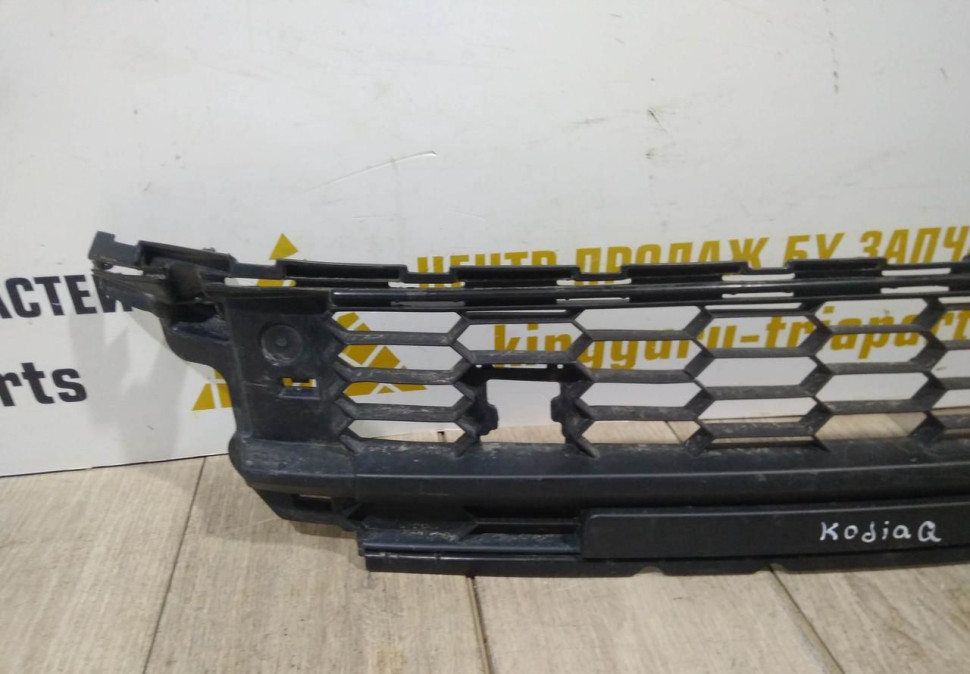 Решетка переднего бампера бу Skoda Kodiaq OEM 565853677