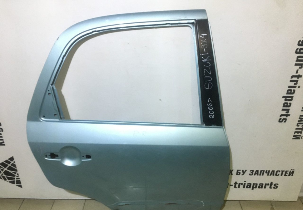 Дверь задняя правая бу Suzuki SX4 хетчбек OEM 6800375811 (скл-3)