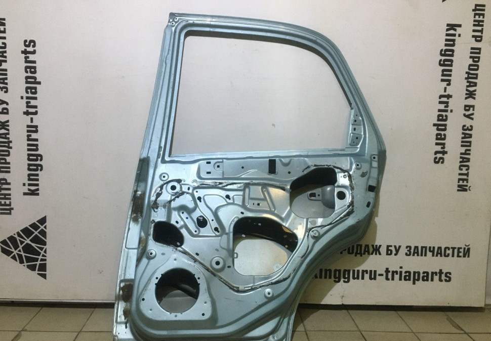 Дверь задняя правая бу Suzuki SX4 хетчбек OEM 6800375811 (скл-3)