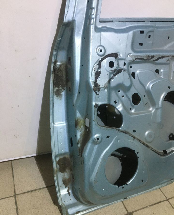 Дверь задняя правая бу Suzuki SX4 хетчбек OEM 6800375811 (скл-3)