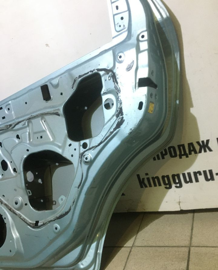 Дверь задняя правая бу Suzuki SX4 хетчбек OEM 6800375811 (скл-3)