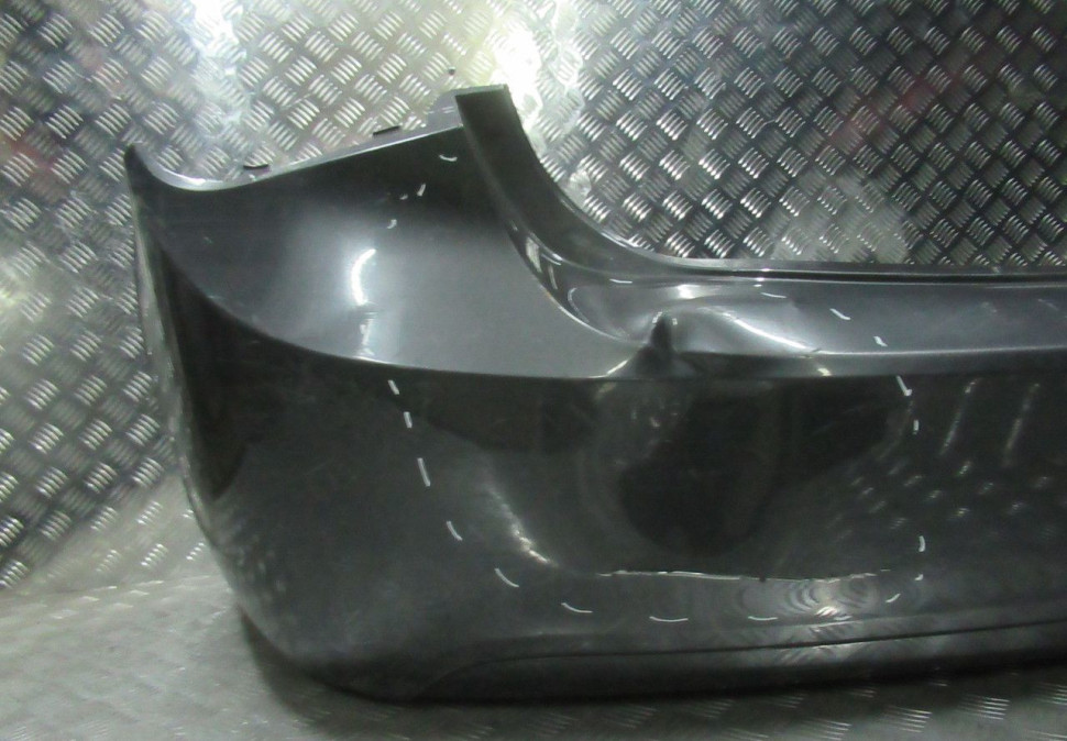 Бампер задний Chevrolet Cruze до рестайлинг седан OEM 95479270 (слом.бок крепл) (вмятина) (скл-3) Бампер задний Chevrolet Cruze до рестайлинг седан OEM 95479270 (слом.бок крепл) (вмятина) (скл-3)