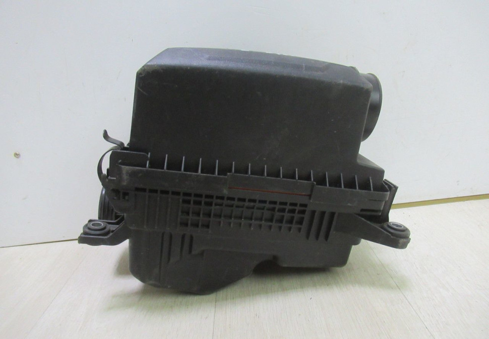 Корпус воздушного фильтра Hyundai Solaris 2 oem  28110H8100