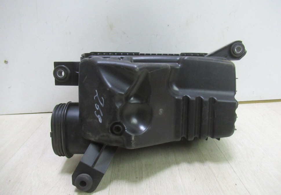 Корпус воздушного фильтра Hyundai Solaris 2 oem  28110H8100