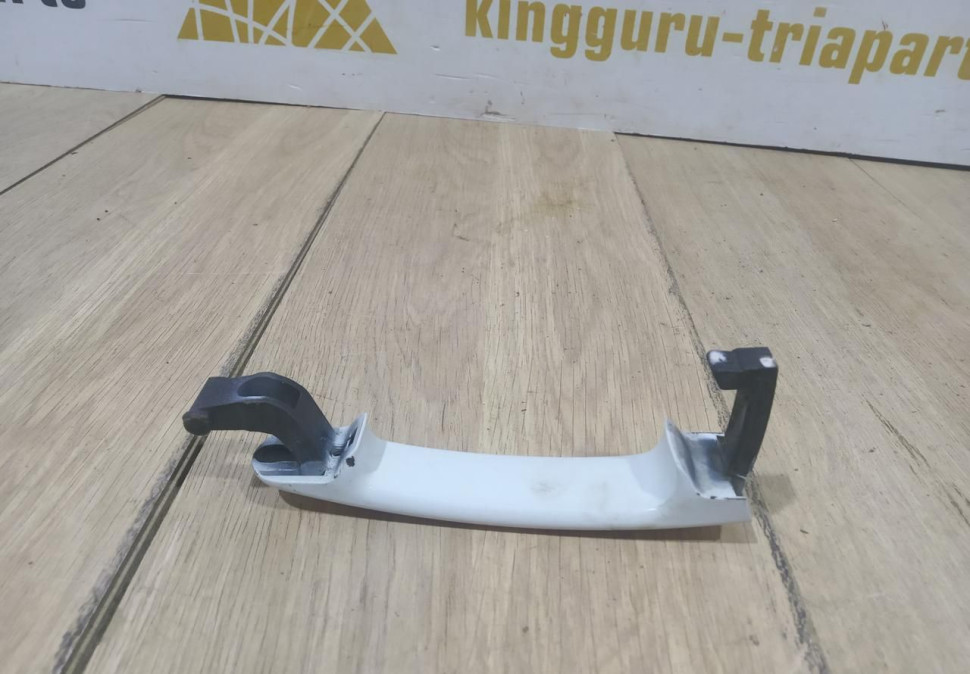 Ручка двери передняя левая бу Skoda Yeti OEM 5N0837205M Ручка двери передняя левая бу Skoda Yeti OEM 5N0837205M