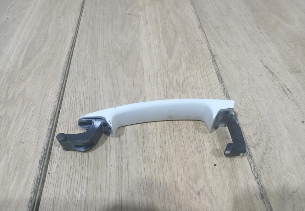 Ручка двери передняя левая бу Skoda Yeti OEM 5N0837205M Ручка двери передняя левая бу Skoda Yeti OEM 5N0837205M