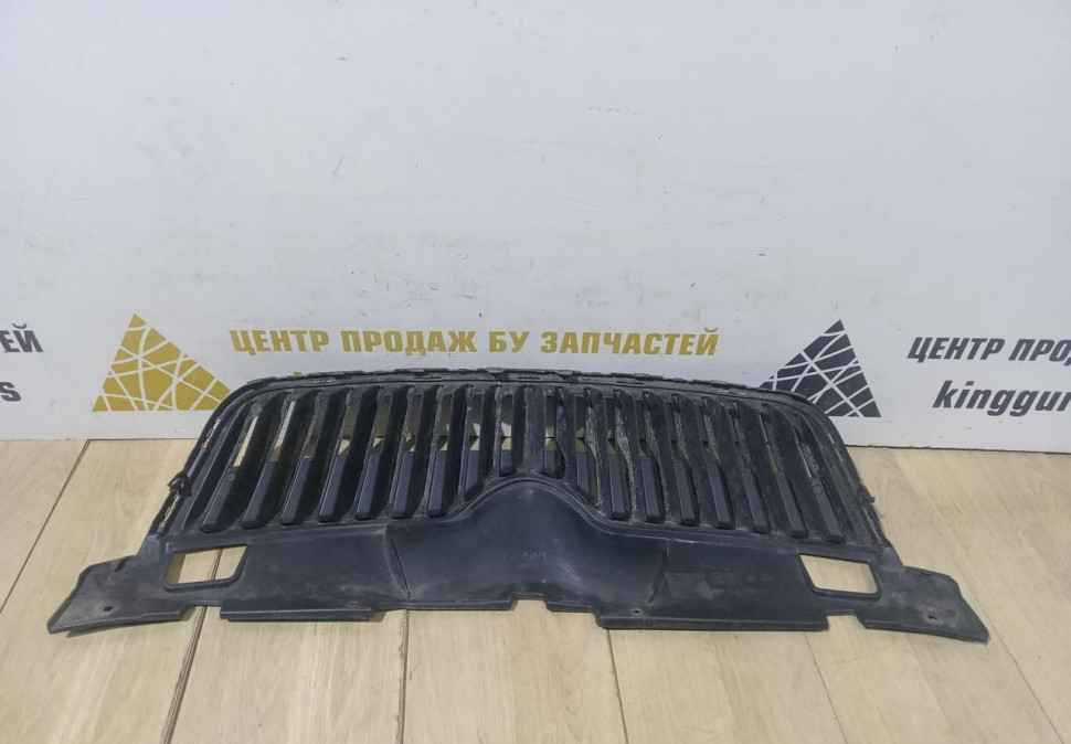 Решетка радиатора Skoda Fabia 2 OEM 5J0853668C Решетка радиатора Skoda Fabia 2 OEM 5J0853668C