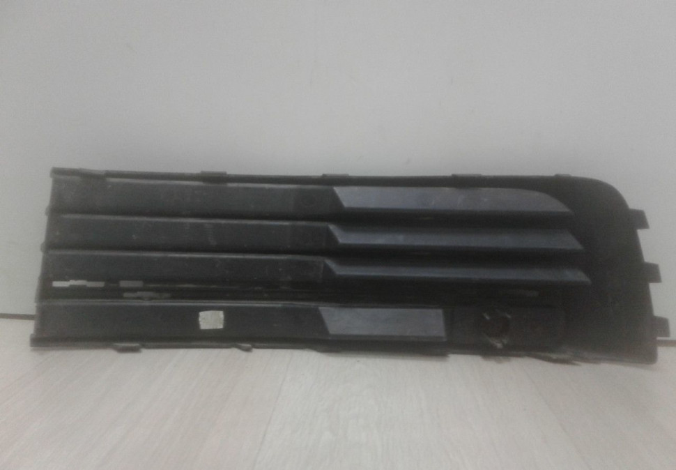 Решетка переднего бампера правая Volkswagen Transporter T6 oem 7e5853684 (мал.деф.) Решетка переднего бампера правая Volkswagen Transporter T6 oem 7e5853684 (мал.деф.)