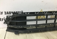 Решетка переднего бампера Volkswagen Jetta 6  2015 рестайл Oem 5c6853677q