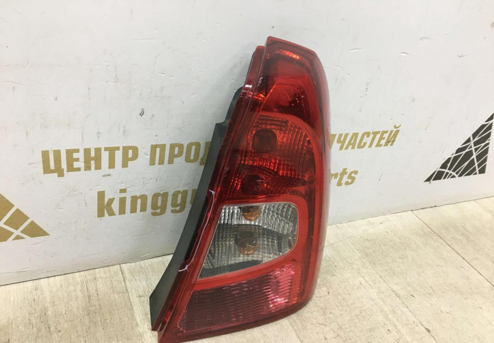 Фонарь правый Renault Logan 1 рестайлинг OEM 8200744759 Фонарь правый Renault Logan 1 рестайлинг OEM 8200744759