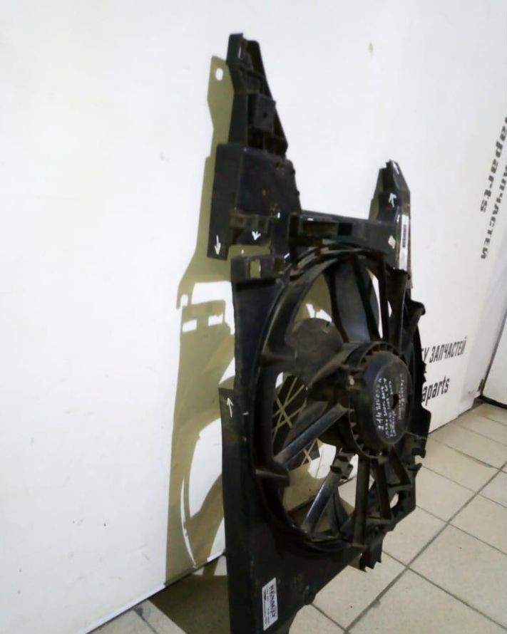 Диффузор с вентилятором Lada Largus (трещины) oem 214815057r (скл-3)