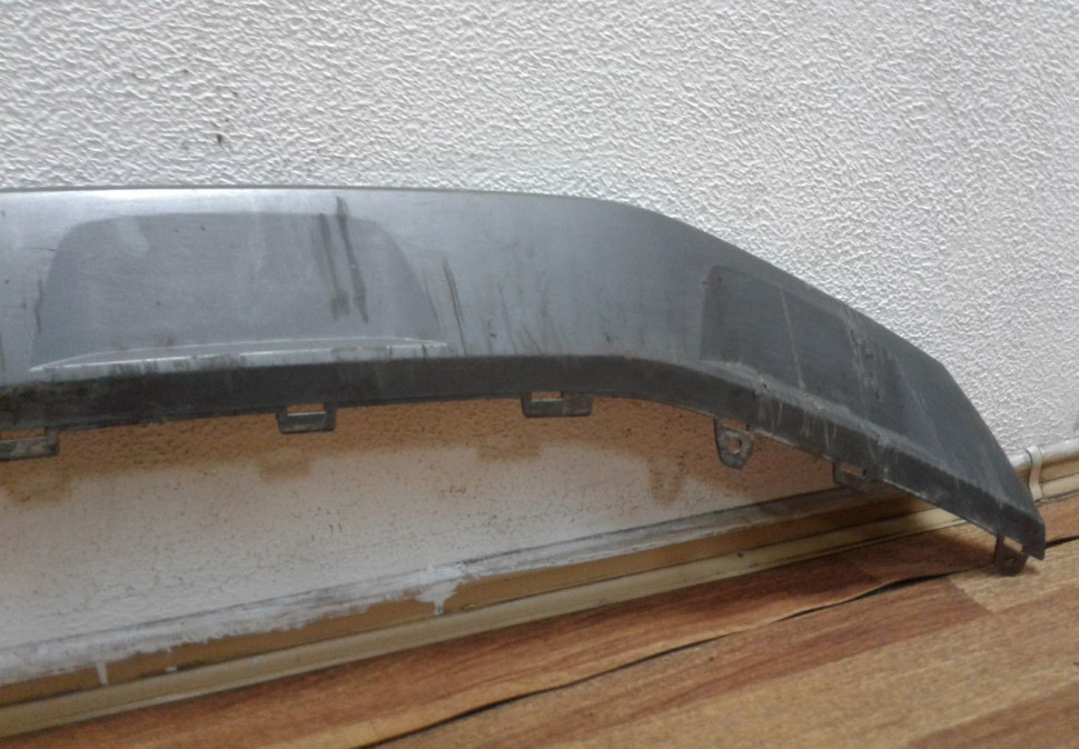 Спойлер (юбка) переднего бампера Volkswagen Tiguan 2 (16>) (потертости) oem 5NA805532