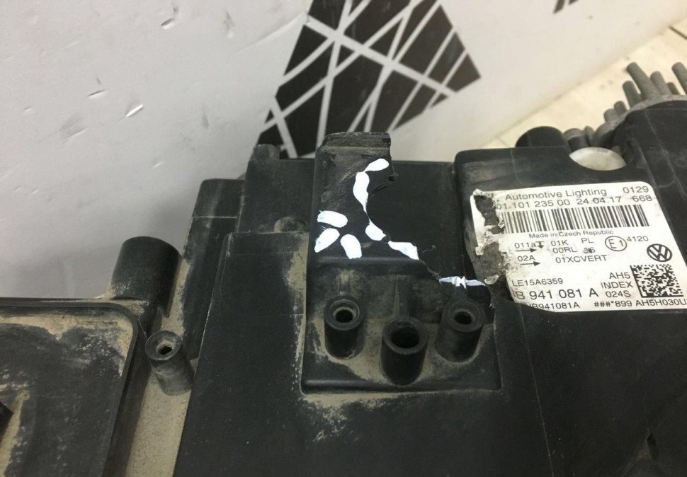 Фара левая Volkswagen Tiguan 2 LED дорестайлинг 2016 oem 5NB941081A
