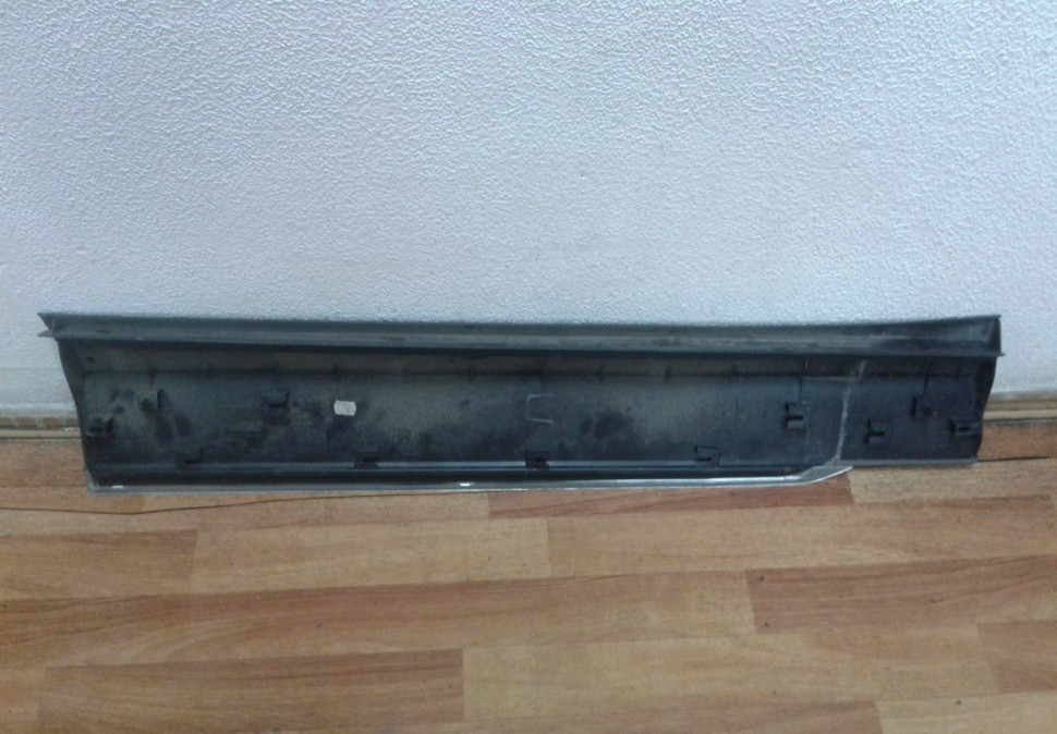 Молдинг двери передний правый Volkswagen Tiguan 2 oem 5na854940 (дефект) (скл-3) Молдинг двери передний правый Volkswagen Tiguan 2 oem 5na854940 (дефект) (скл-3)