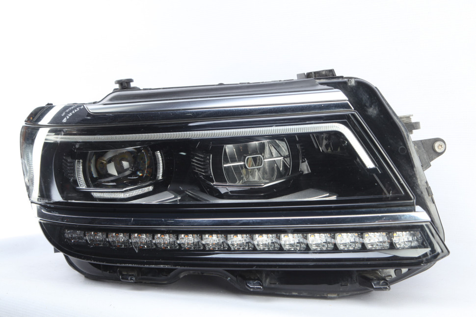 Фара правая LED Volkswagen Tiguan 2 дорест 16-20  oem 5NB941082D