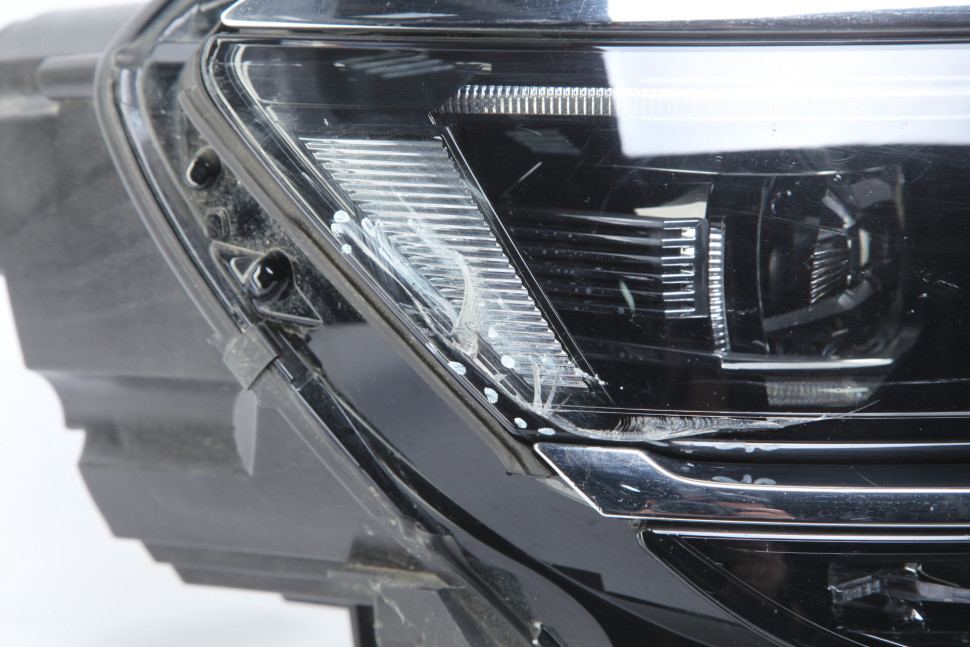 Фара правая LED Volkswagen Tiguan 2 дорест 16-20  oem 5NB941082D