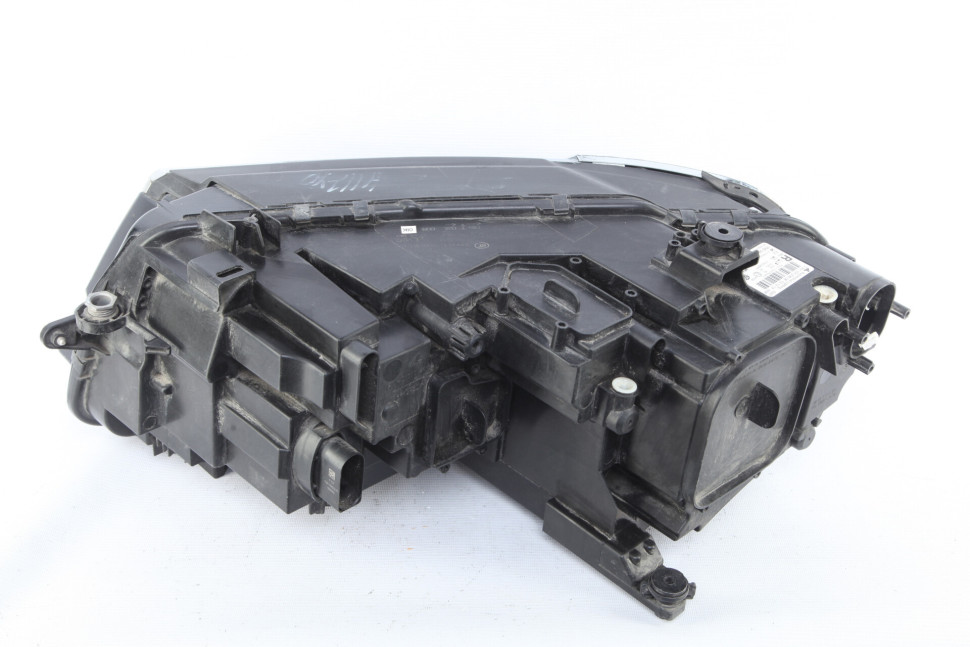 Фара правая LED Volkswagen Tiguan 2 дорест 16-20  oem 5NB941082D