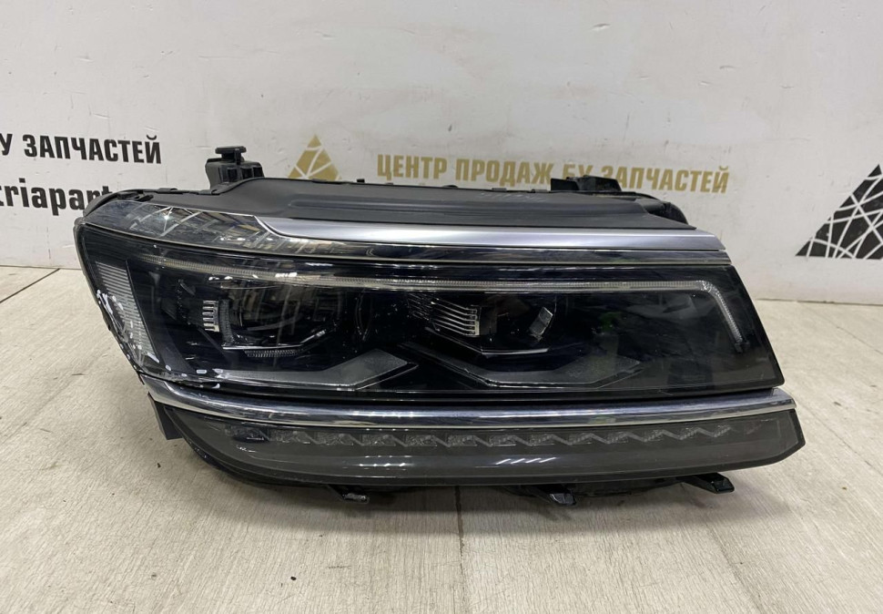 Фара правая LED Volkswagen Tiguan 2 дорест 16-20  oem 5NB941082D