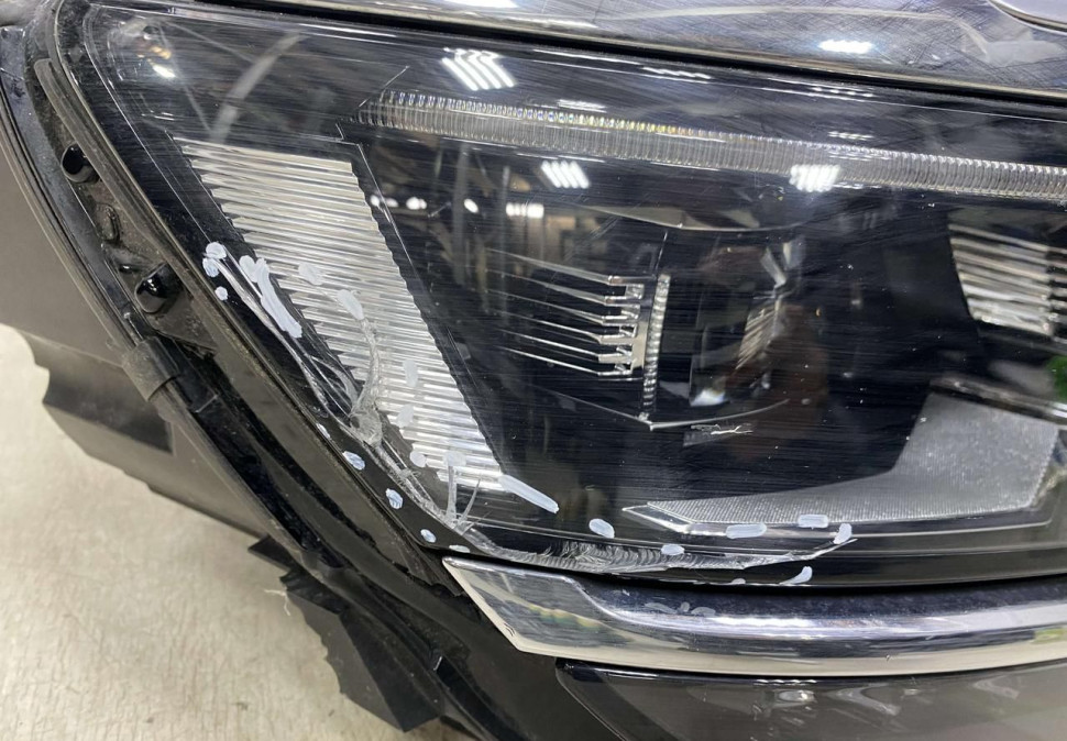 Фара правая LED Volkswagen Tiguan 2 дорест 16-20  oem 5NB941082D