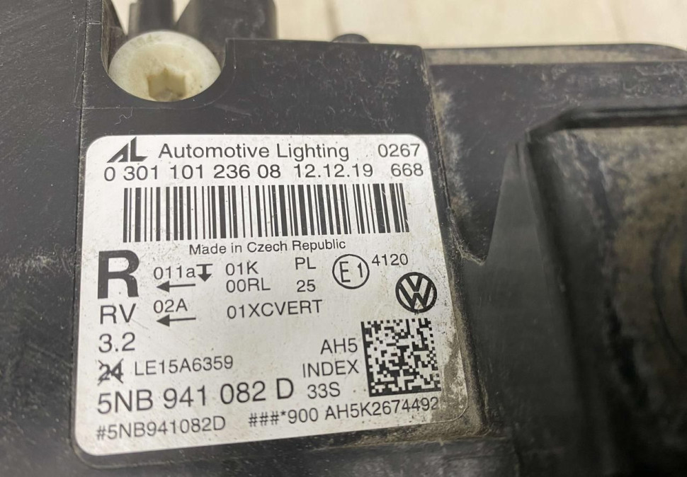 Фара правая LED Volkswagen Tiguan 2 дорест 16-20  oem 5NB941082D