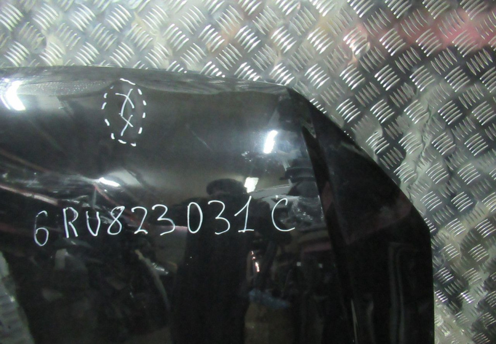 Капот Volkswagen Polo седан рест oem 6RU823031C (вмятина) Капот Volkswagen Polo седан рест oem 6RU823031C (вмятина)