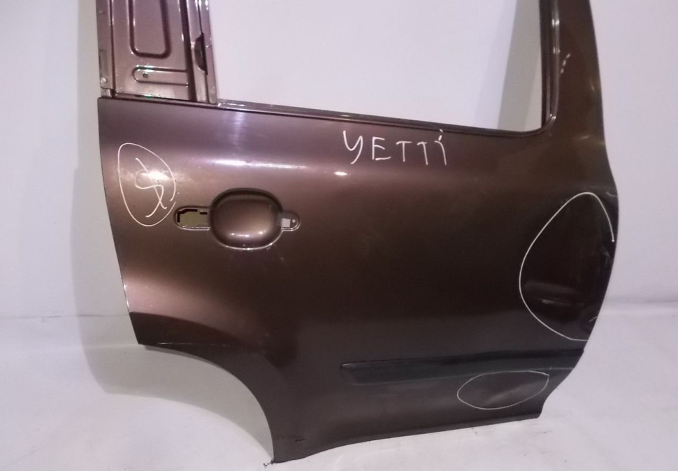 Дверь задняя правая бу Skoda Yeti (скл-3) OEM 5L0833052