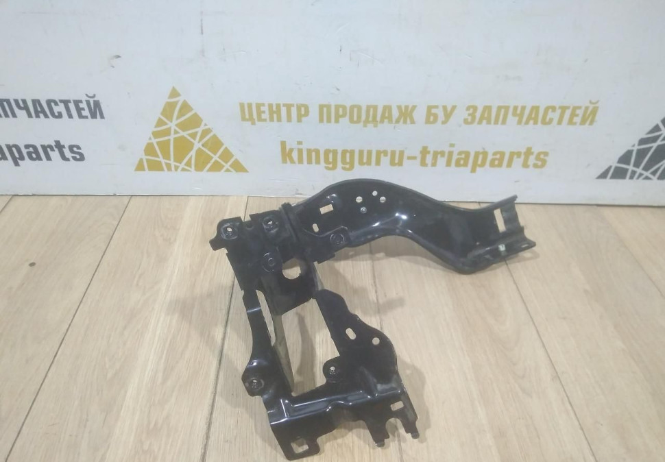 Кронштейн под фару правый бу BMW 7 G11 OEM 51647375326